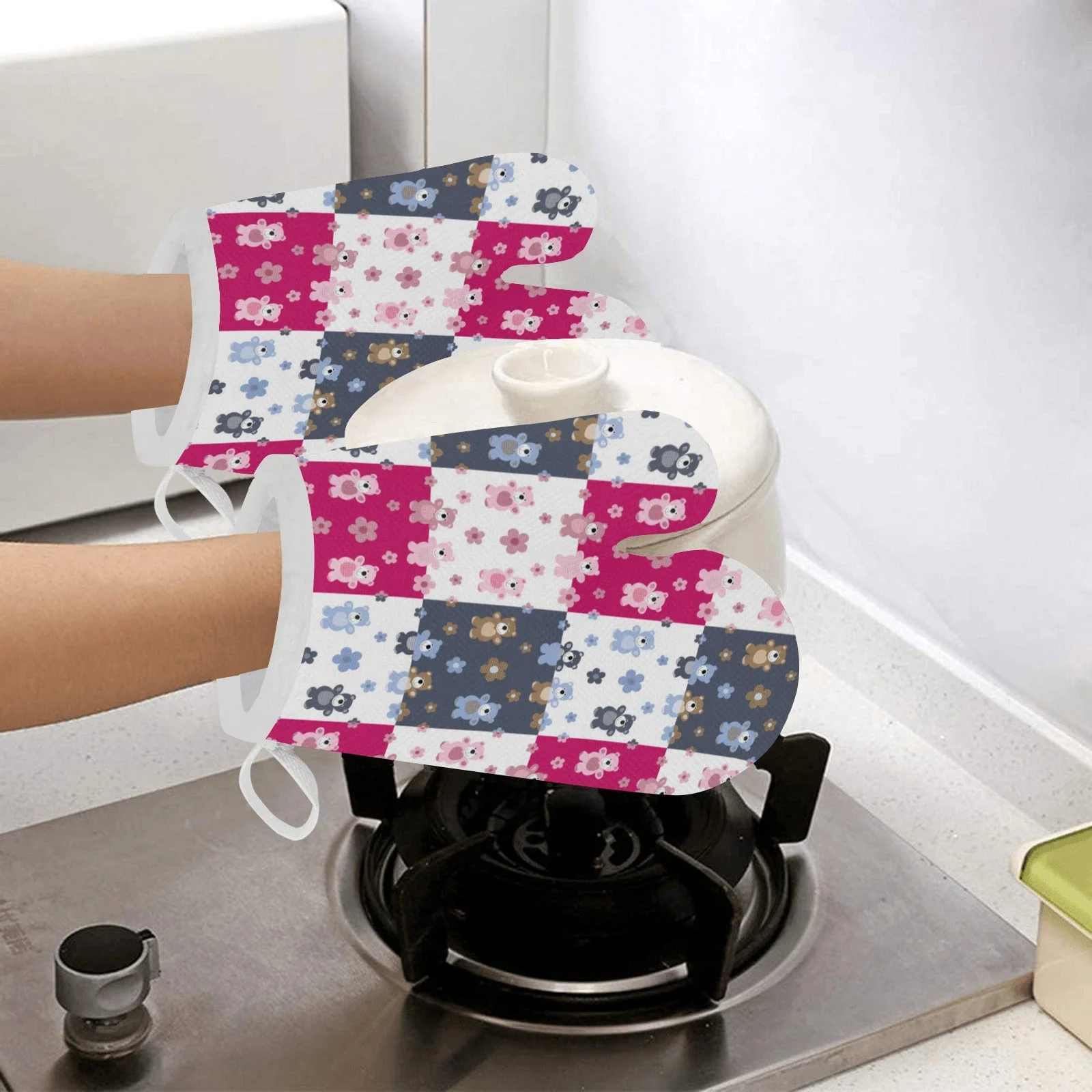 Teddy Bear Pattern Print Design 03 Heat Resistant Oven Mitts & Pot Holders Set Teddy Bear Pattern Print Design 03 Heat Resistant Oven Mitts & Pot Holders Set