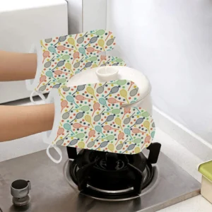 Tennis Pattern Print Design 03 Heat Resistant Oven Mitts & Pot Holders Set