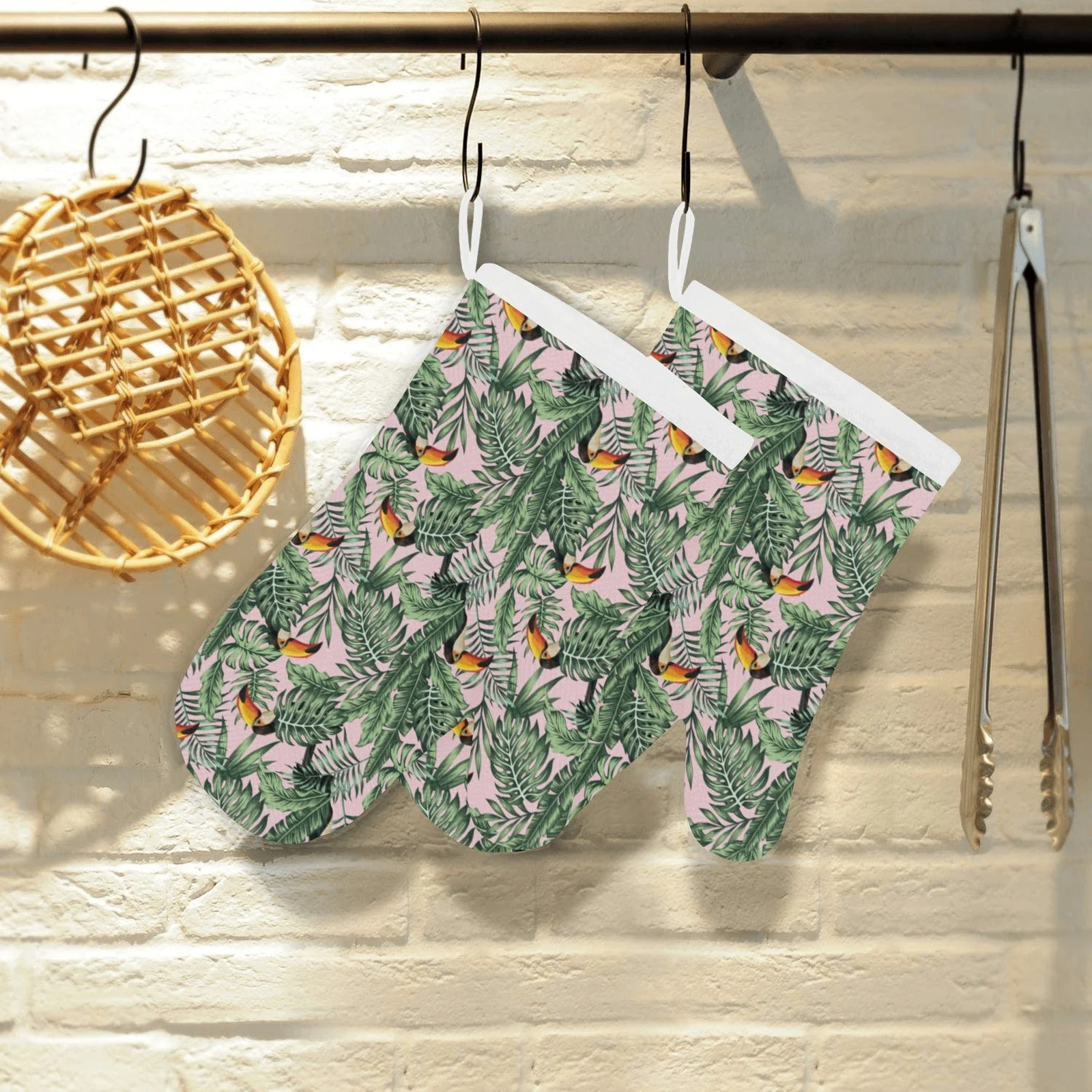 Toucan Tropical Green Jungle Palm Pattern Heat Resistant Oven Mitts Pot Holders Set Toucan Tropical Green Jungle Palm Pattern Heat Resistant Oven Mitts Pot Holders Set