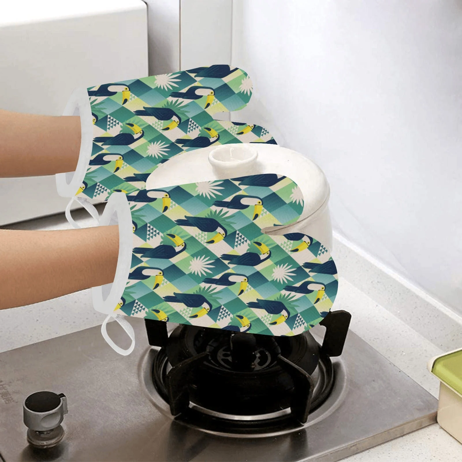 Toucan Tropical Leaves Design Pattern Heat Resistant Oven Mitts Pot Holders Set Toucan Tropical Leaves Design Pattern Heat Resistant Oven Mitts Pot Holders Set