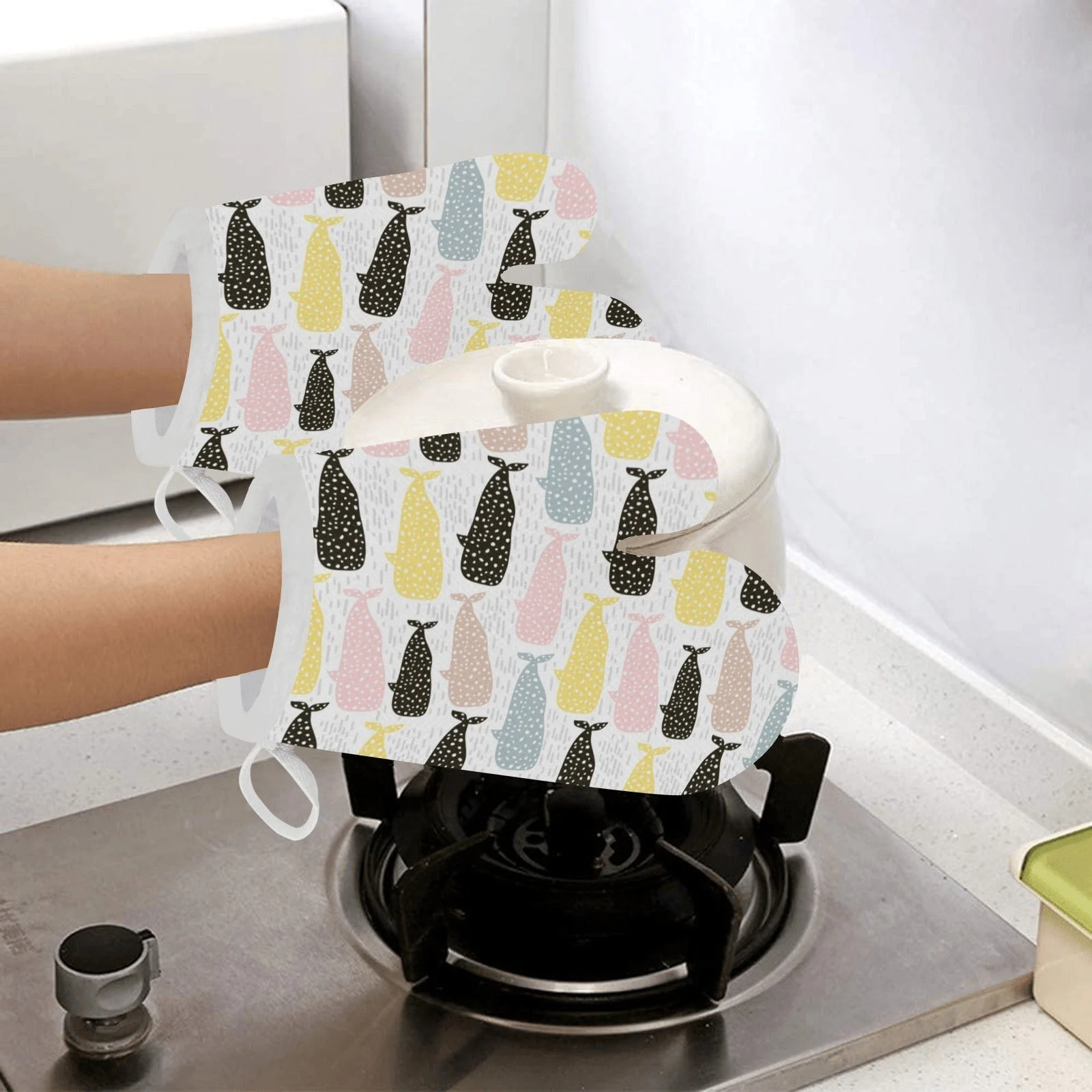 Whale Dot Pattern Heat Resistant Oven Mitts Pot Holders Set Whale Dot Pattern Heat Resistant Oven Mitts Pot Holders Set
