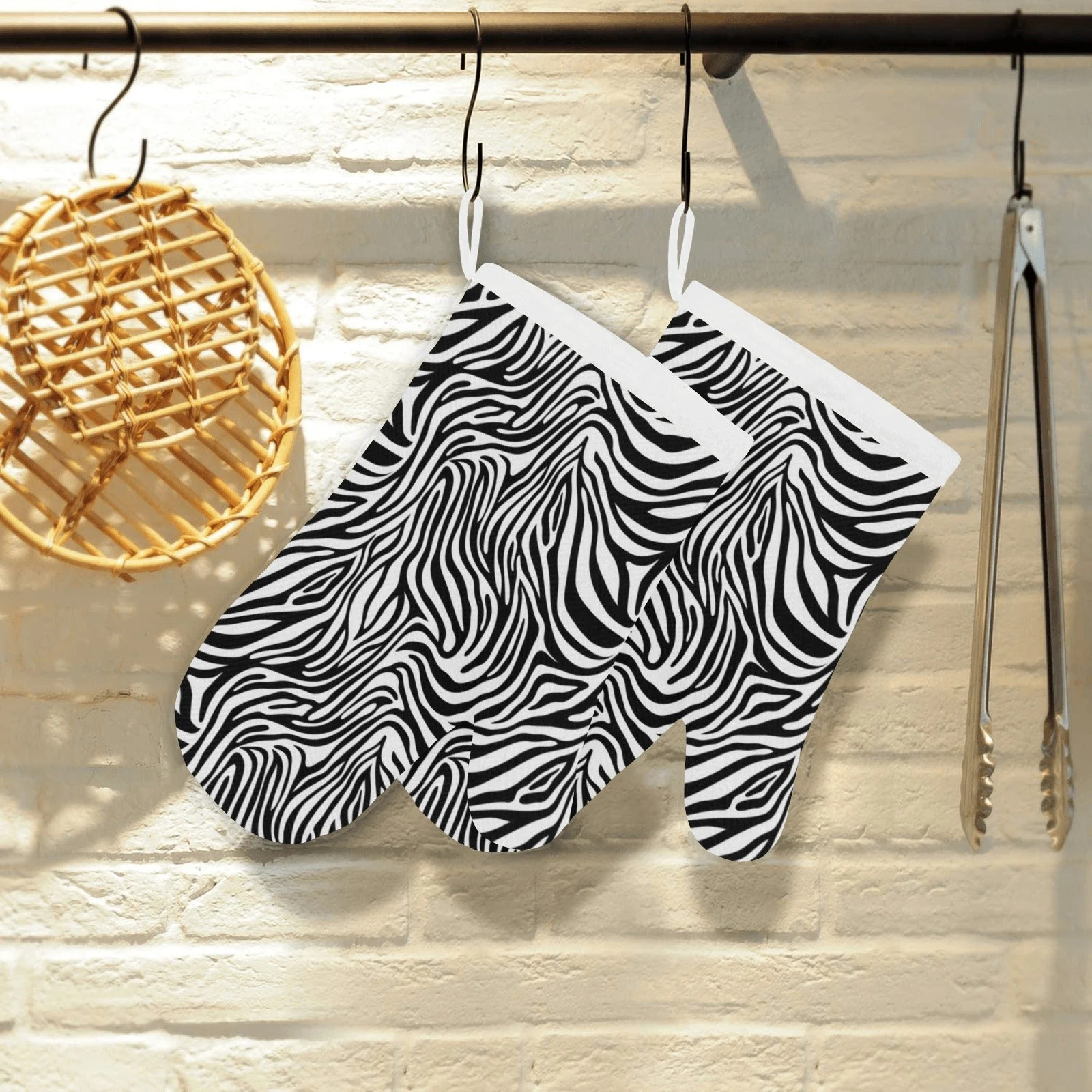 Zebra Skin Pattern Heat Resistant Oven Mitts Pot Holders Set Zebra Skin Pattern Heat Resistant Oven Mitts Pot Holders Set