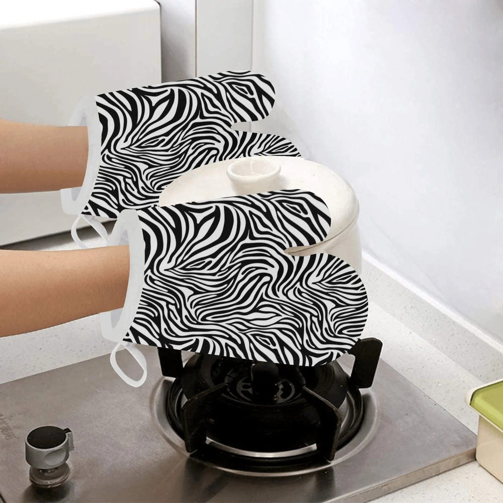Zebra Skin Pattern Heat Resistant Oven Mitts Pot Holders Set Zebra Skin Pattern Heat Resistant Oven Mitts Pot Holders Set